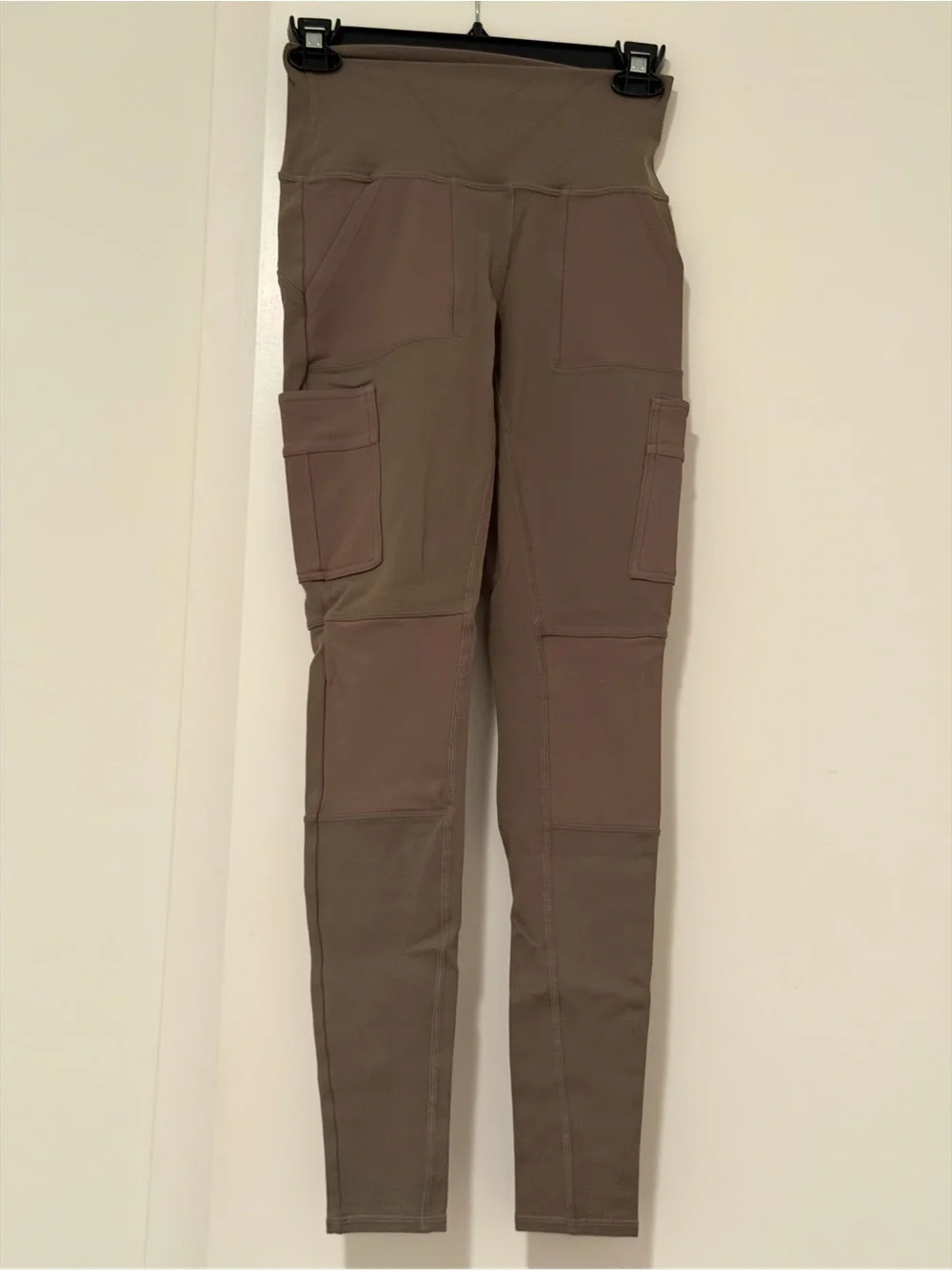 $134 ALO YOGA GREEN LEGGINGS SIZE XS